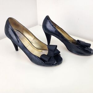 Ron White Fiona Onyx Embossed Suede Bow Peep Toe Pump Black Size 40